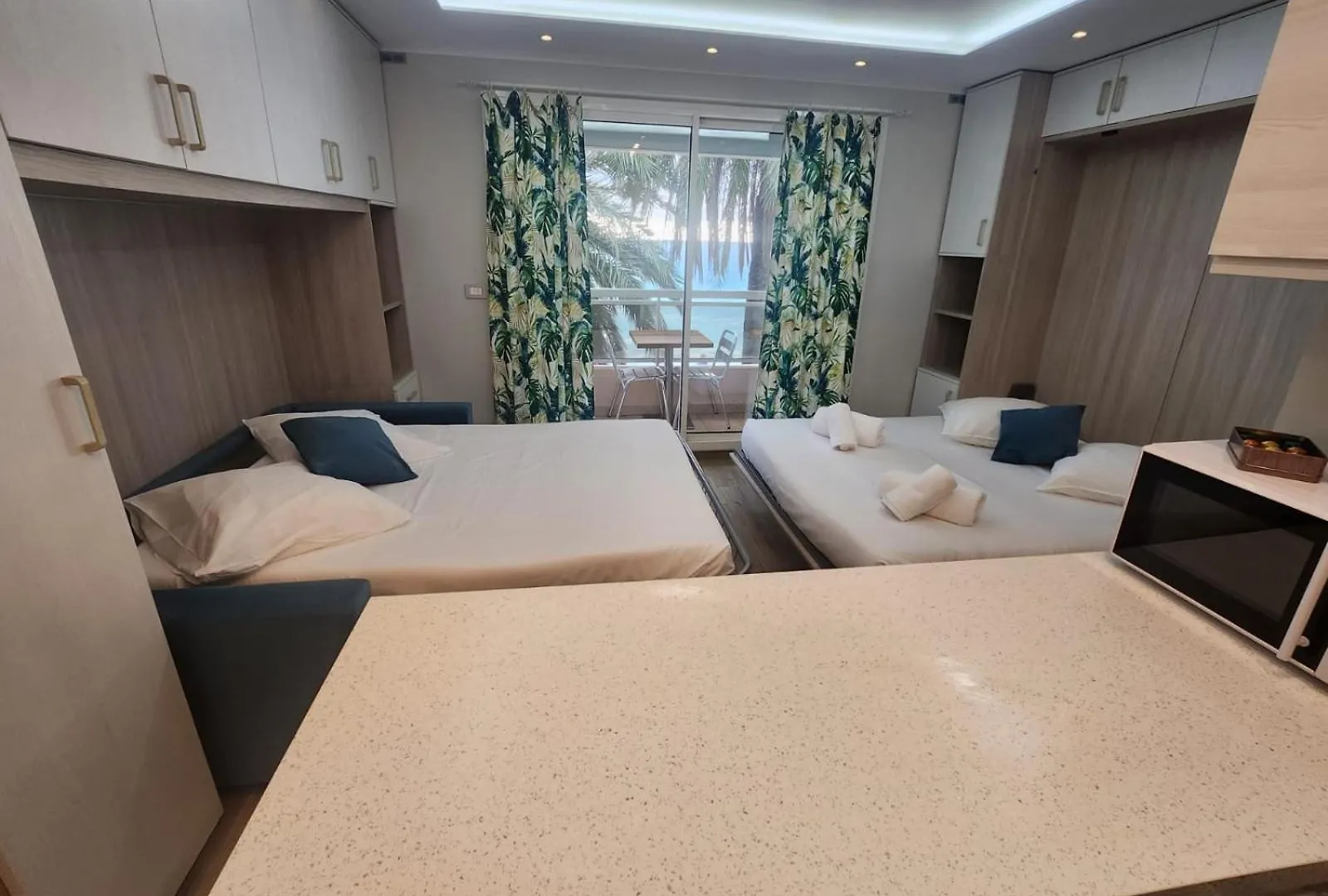 Bluemarine, Studio Vista Mare Menton 0*,  Frankreich